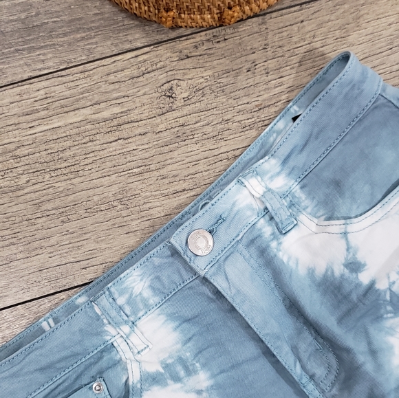 Blue & White Acid Wash Frayed Stretch Jean Shorts - Picture 4 of 5